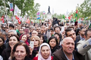 A crowd listens to Selahattin Demirtas, leader of the Turkish pro-Kurdish Peoples' Democratic Party (HDP), speak at a campaign rally, Paris, France, May 2, 2015 (Photo by Aurore Belot/NurPhoto via AP).